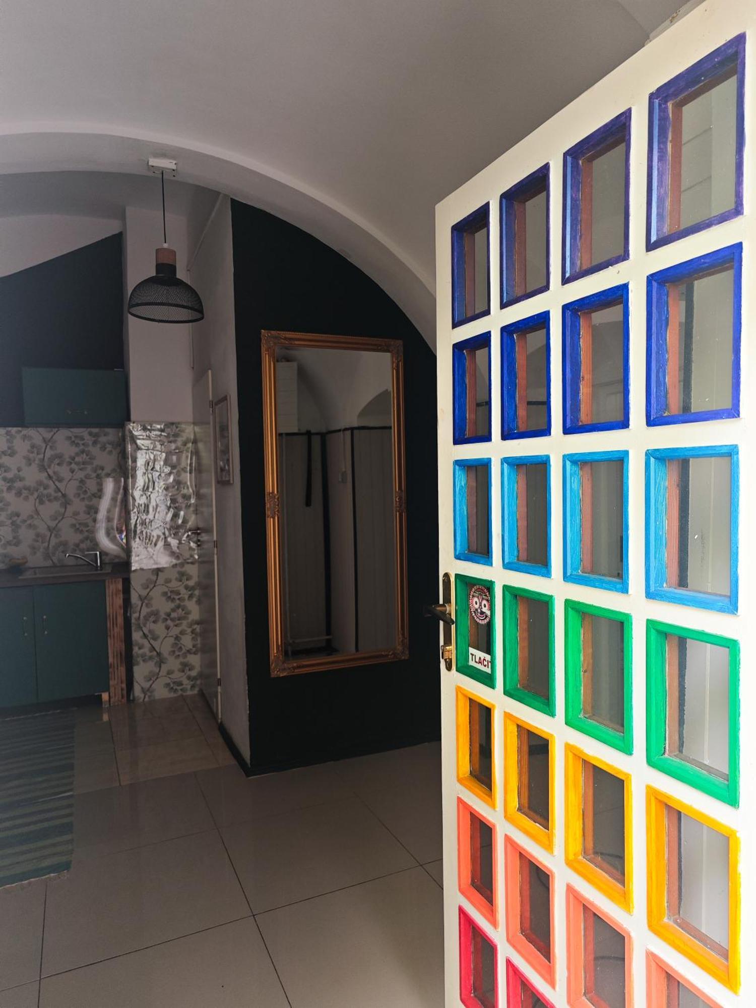 Vintage Room With Garden View براتسيلافا المظهر الخارجي الصورة
