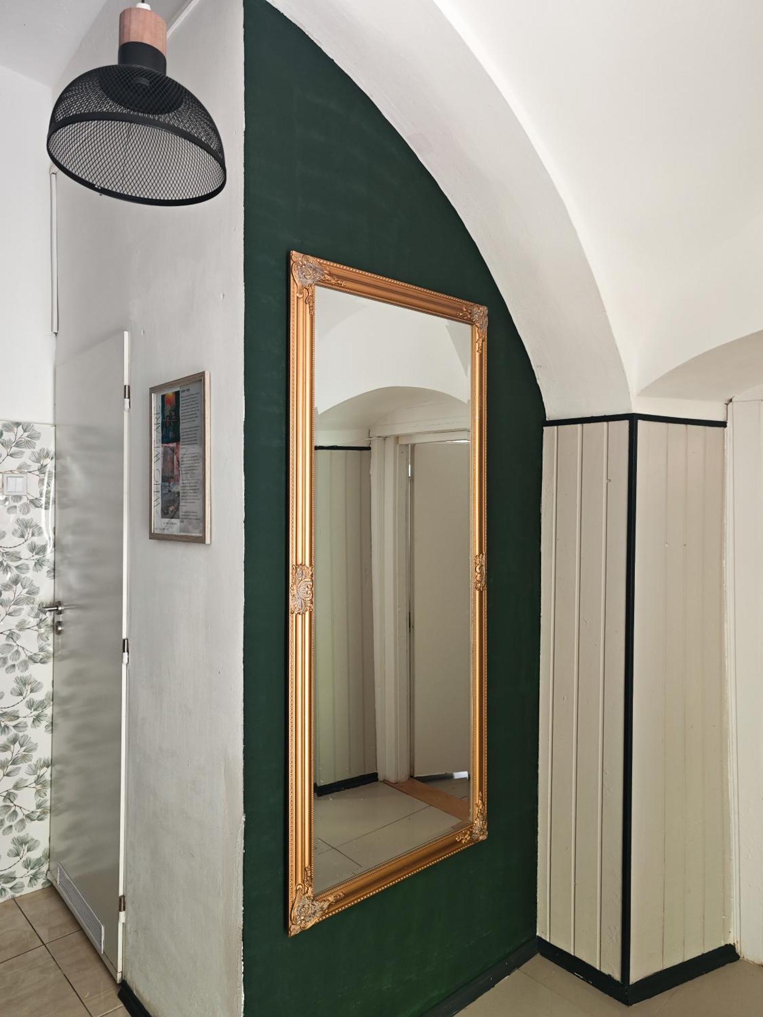 Vintage Room With Garden View براتسيلافا المظهر الخارجي الصورة