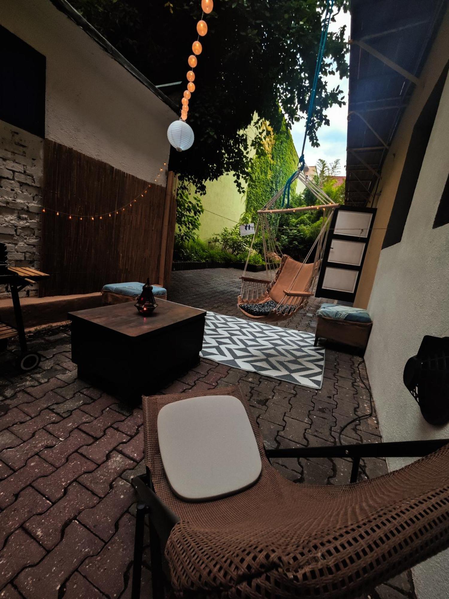 Vintage Room With Garden View براتسيلافا المظهر الخارجي الصورة
