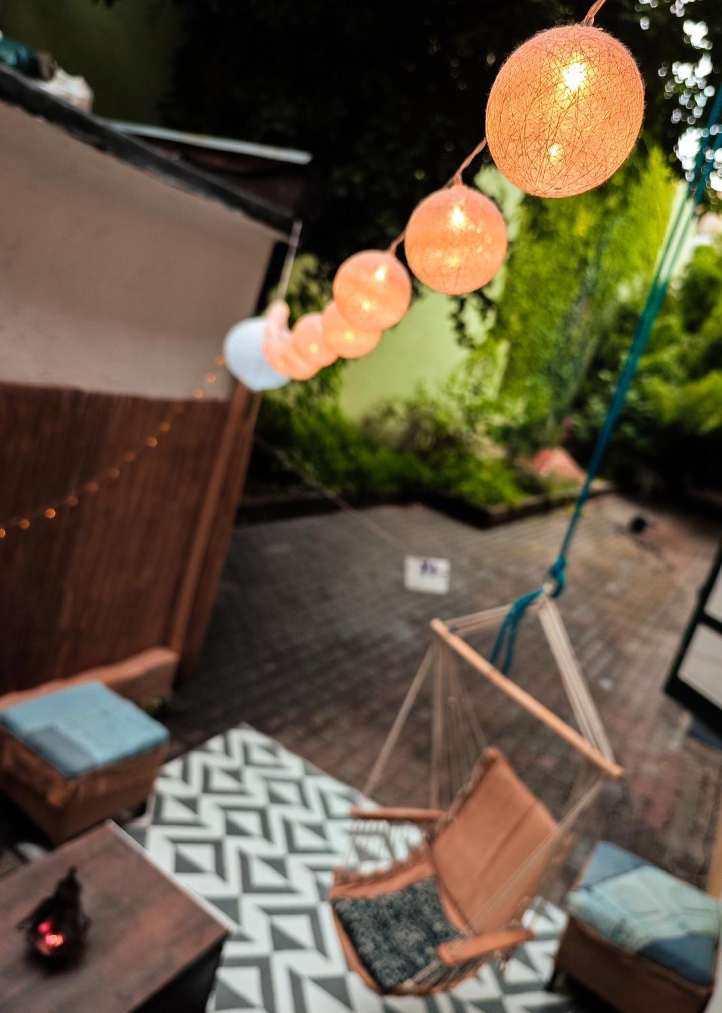 Vintage Room With Garden View براتسيلافا المظهر الخارجي الصورة